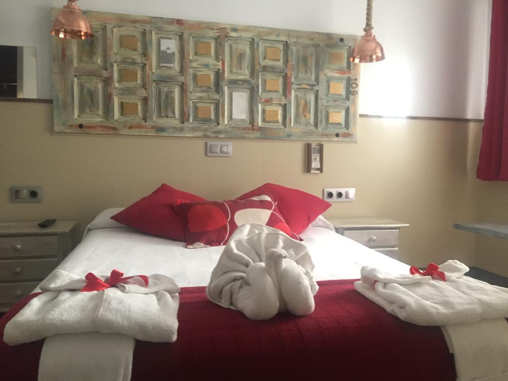 Hostal Boutique Luna De Gavin クリェラ エクステリア 写真